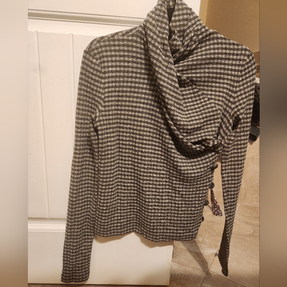 Armani Women's Black and White Houndstooth Sweater
